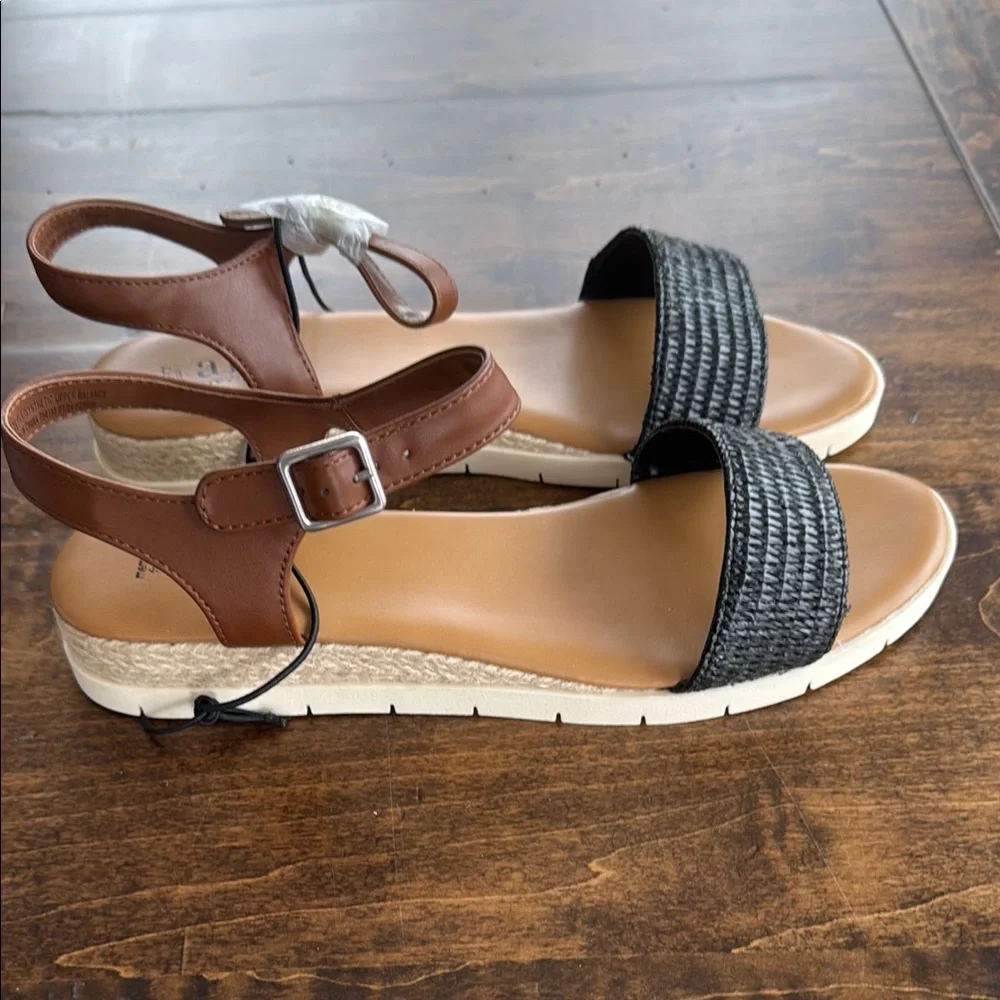 New a.n.a Women's Black and Brown Ankle Strap Sandals Size 11 - Picture 4 of 7